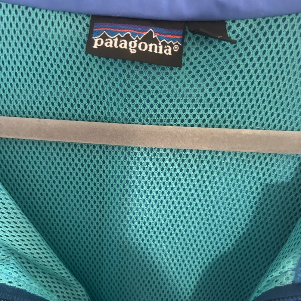 Patagonia Teal and Blue Mesh Jacket - Picture 9 of 13